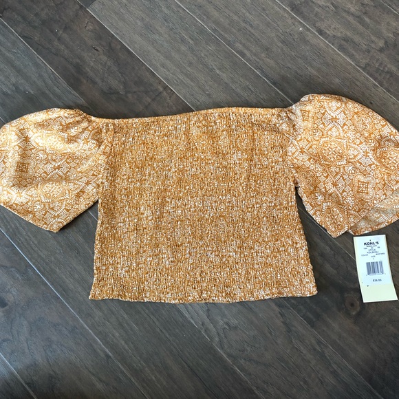 Live to be spoiled | Smocked Crop Top - Picture 1 of 6